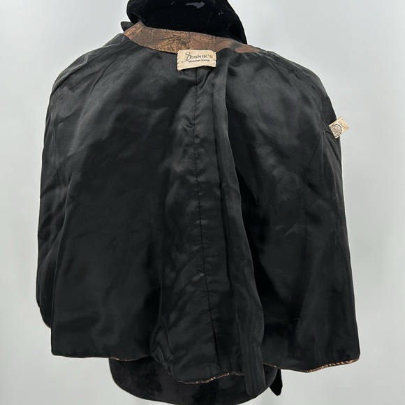 Vintage cape by Sosnik’s Winsont Salem copper with black velvet neck tie capelet - Picture 11 of 12